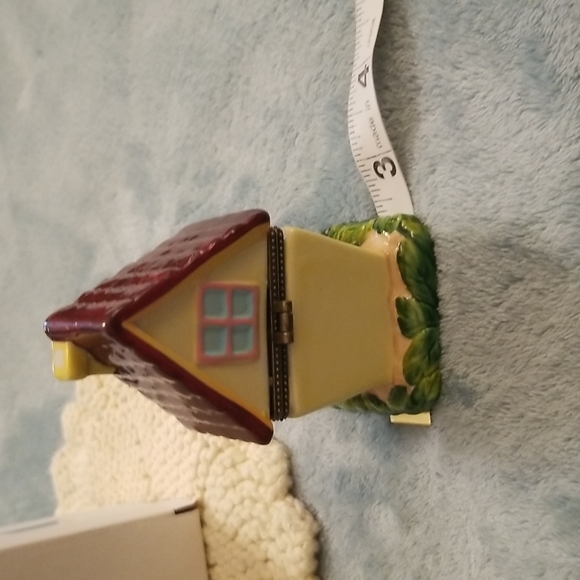 Porcelain cottage house trinket - Picture 3 of 5